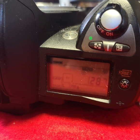 Nikon d70 with 2 lens - Picture 7 of 10